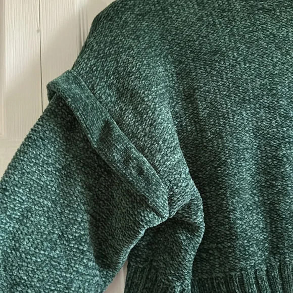 Urban Outfitters super soft pine green sweater size XS - Picture 2 of 5